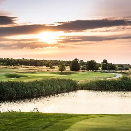 Курортный комплекс Schloss Fleesensee 5*