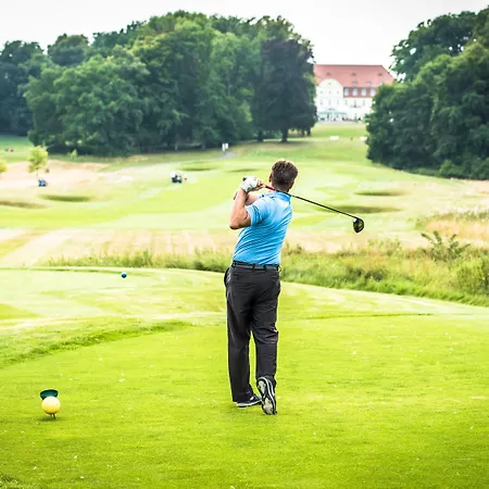 Schloss Fleesensee Гёрен-Леббин