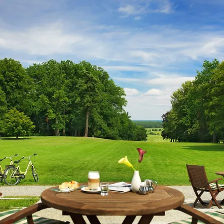 Schloss Fleesensee 5* 고렌레빈